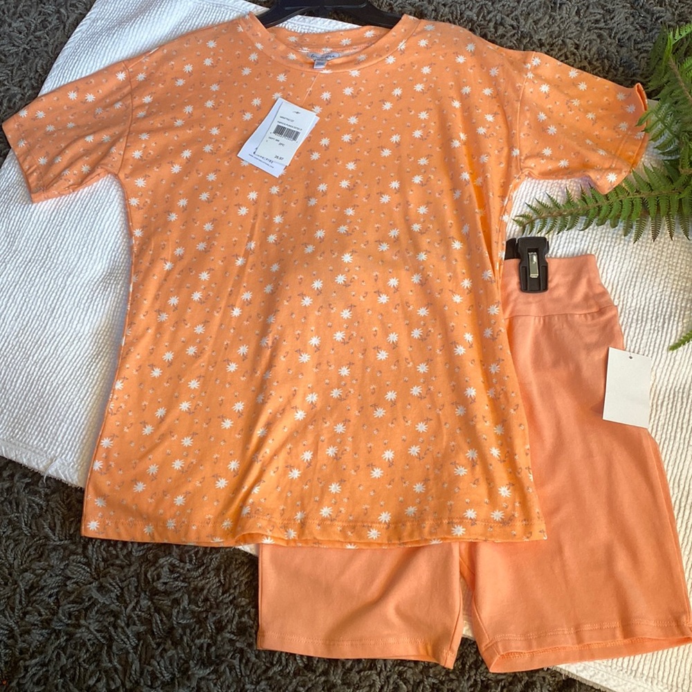 NWT Girls Matching Tee and Biker Shorts
